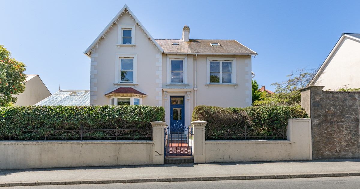 Ormond House Guernsey Property Livingroom Guernsey and Jersey Estate Agents
