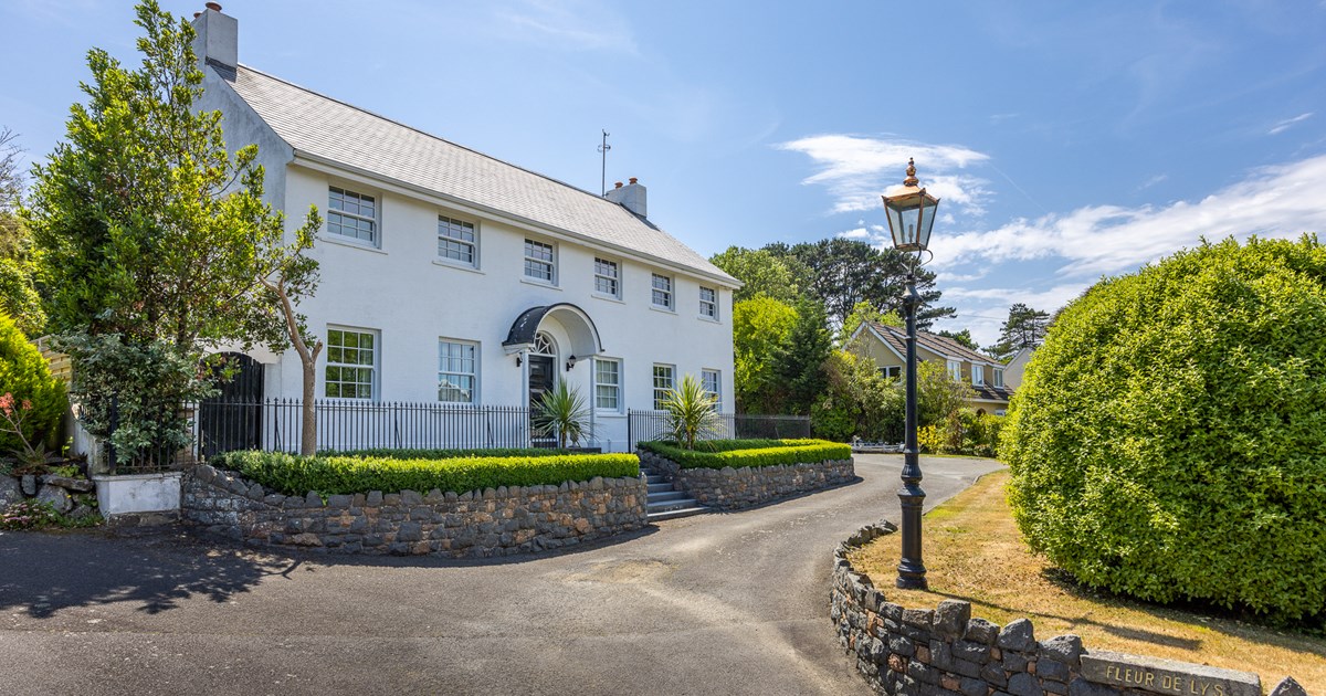Fleur De Lys Guernsey Property Livingroom Guernsey and Jersey