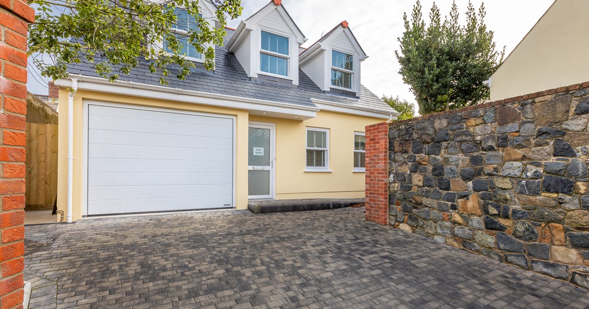 Chez Andre Guernsey Property Livingroom Guernsey and Jersey Estate