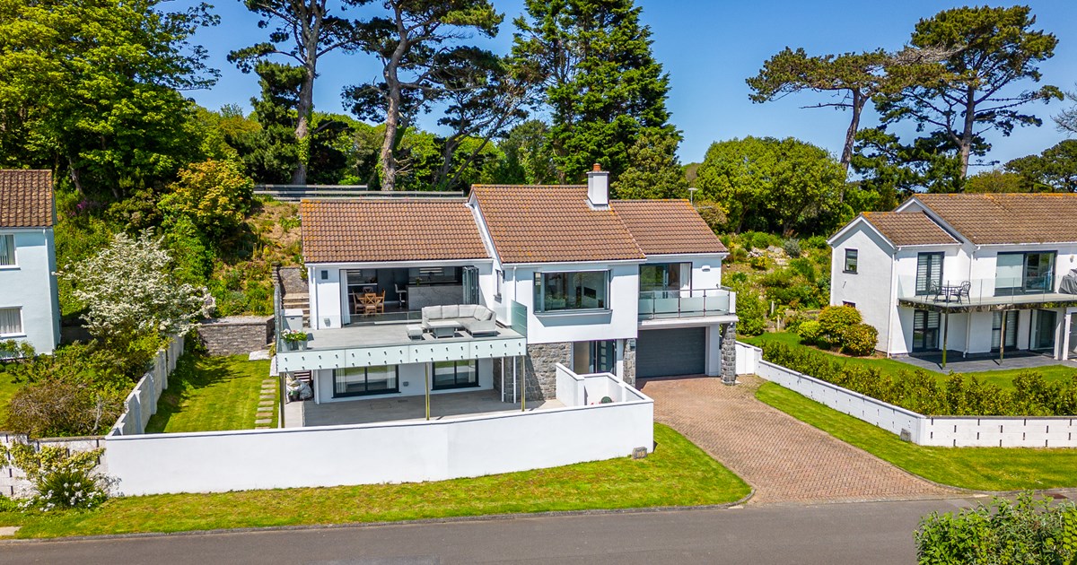 Le Petit Jardin Guernsey Property Livingroom Guernsey and Jersey