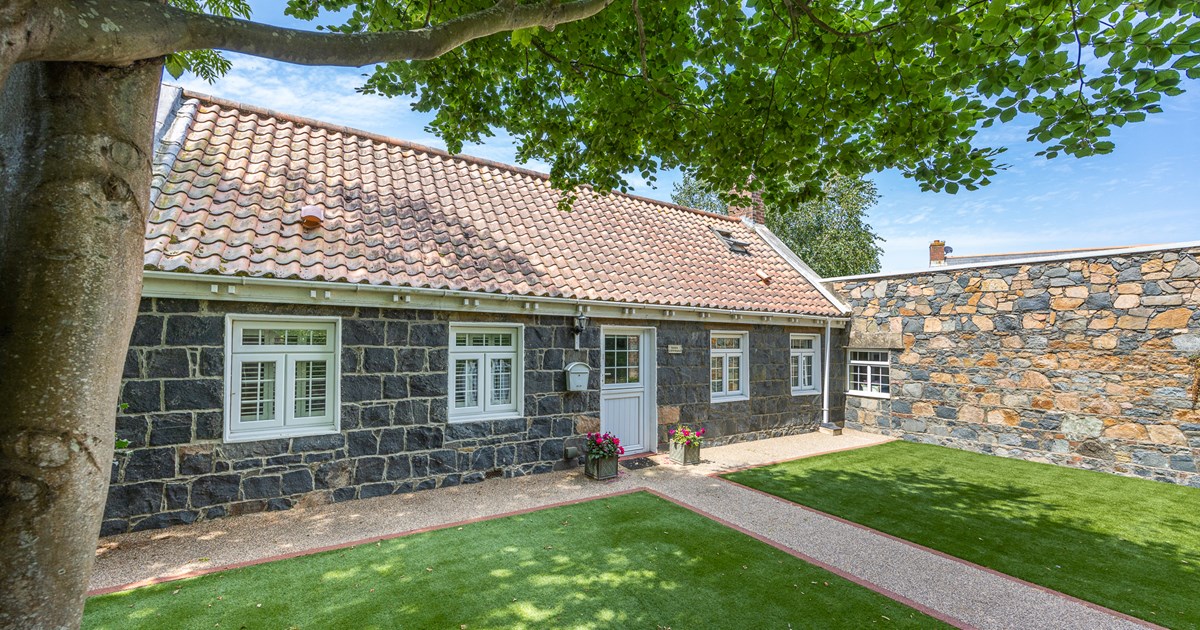 Rose Cottage Guernsey Property Livingroom Guernsey and Jersey