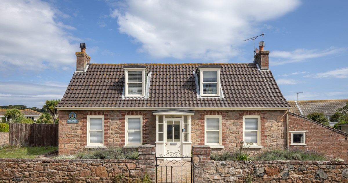 Summerleigh Jersey Property Livingroom Guernsey and Jersey Estate Agents