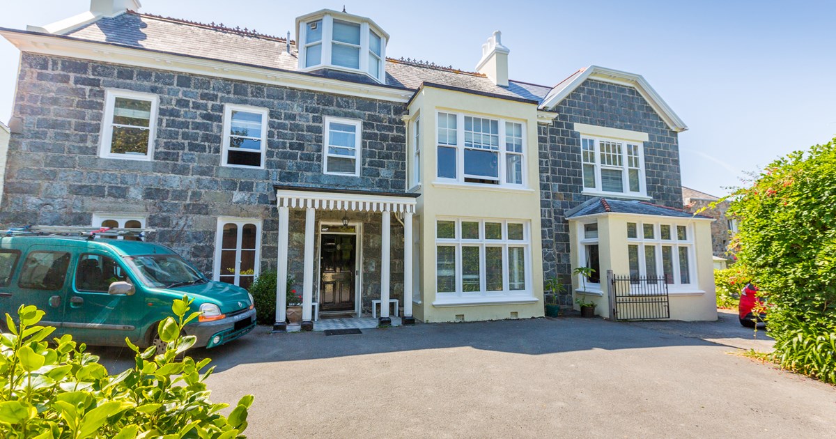 Rozel House Guernsey Property Livingroom Guernsey and Jersey Estate