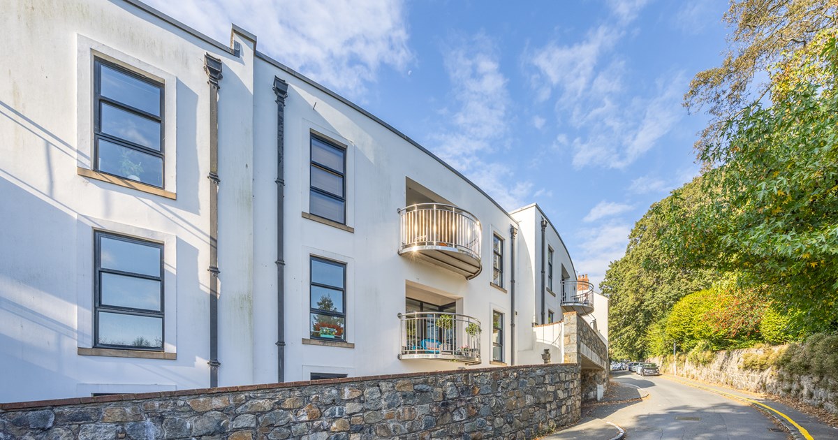 6, Candie Apartments Guernsey Property Livingroom Guernsey and