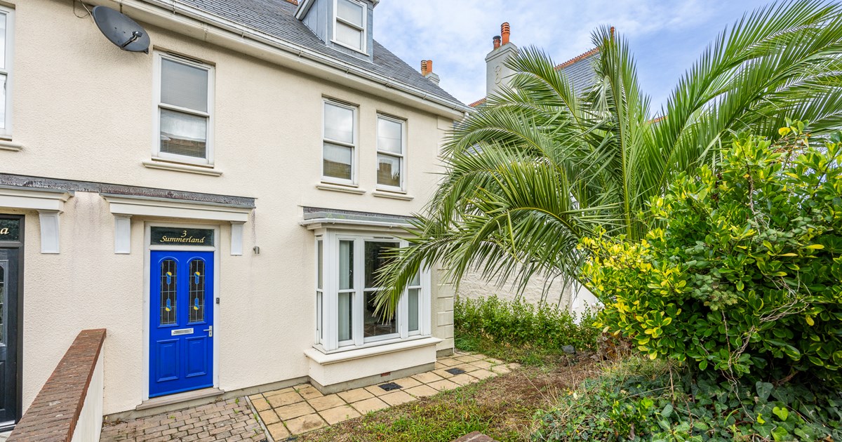 3, Summerland Guernsey Property Livingroom Guernsey and Jersey