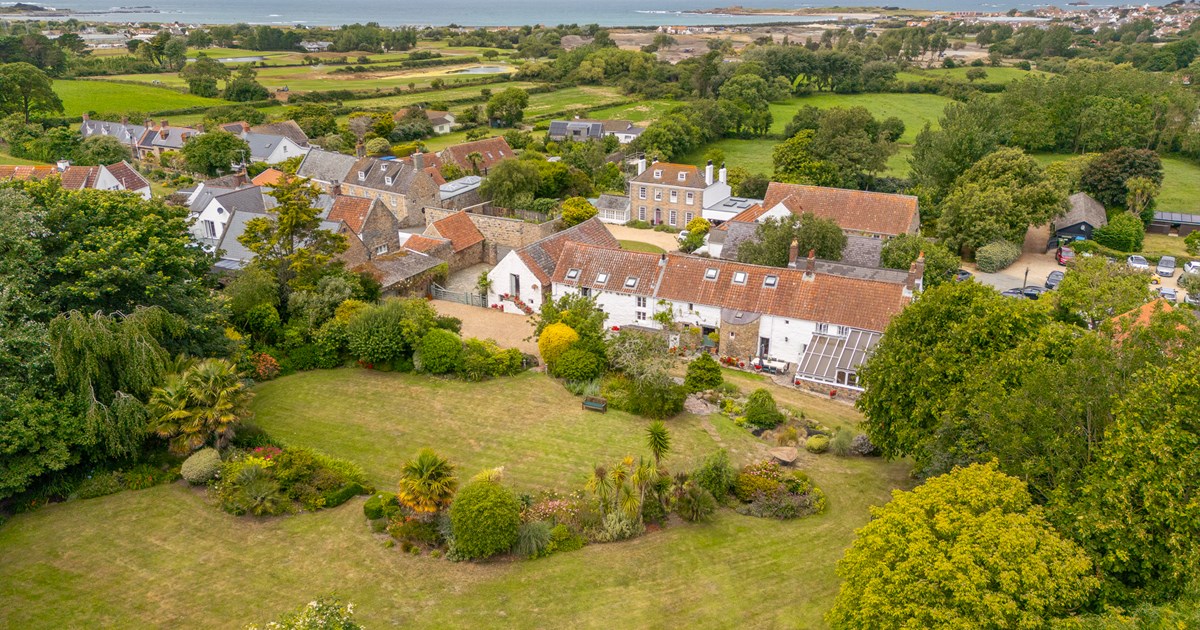 Kings Mills Farm Guernsey Property Livingroom Guernsey and Jersey