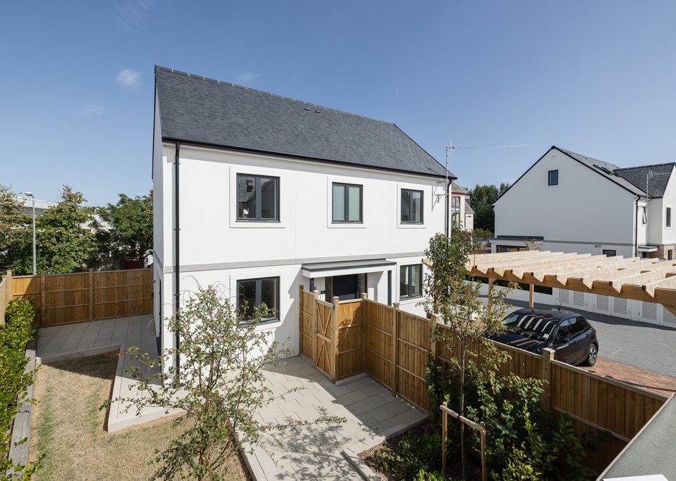 House No.8, Les Cachettes